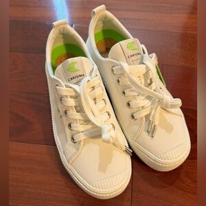 White OCA Low Canvas Cariuma Shoes